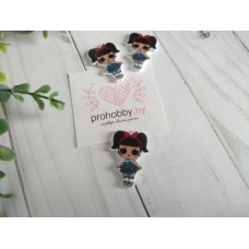 Кабошон-вырубка "Куколка с хвостиками и в красной повязке" №1