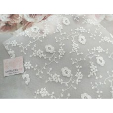 Пленка декоративная с вышивкой "Цветочки", 20*30 см, цвет белый